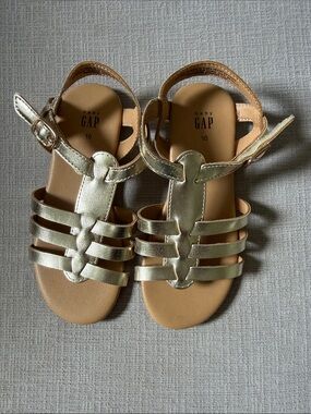 GAP Never Worn Girls Metallic Gold Strappy Girls' Sandals